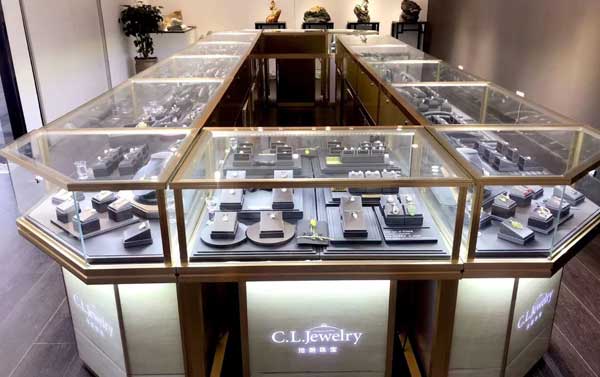 鴻鈦展示制品實業(yè)有限公司是一家多年來專注從事商業(yè)展示柜設(shè)計和定做的公司