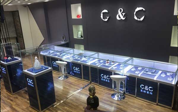 鴻鈦根據(jù)銀飾品商家要求定制的展柜 鴻鈦根據(jù)銀飾品商家要求定制的展柜