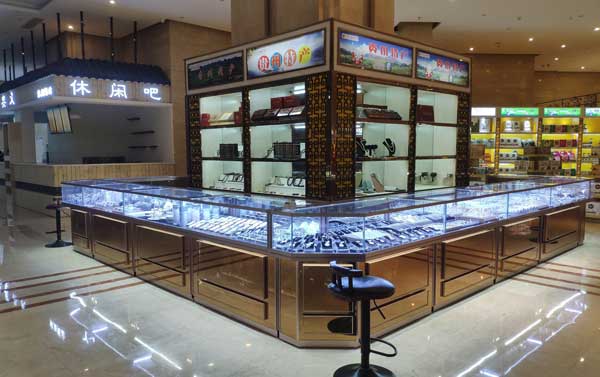 珠寶首飾展柜廠家長期合作，一定重視生產(chǎn)實(shí)力!
