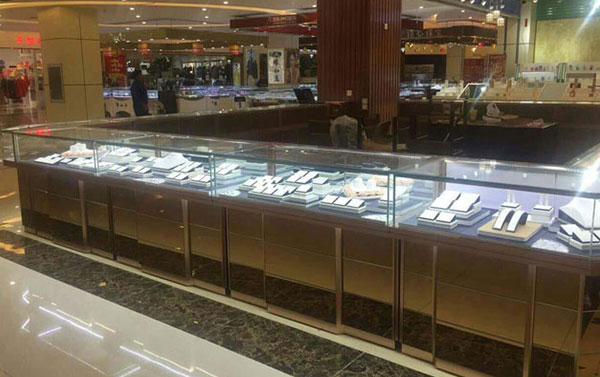 珠寶展示柜使用時具有什么特點？